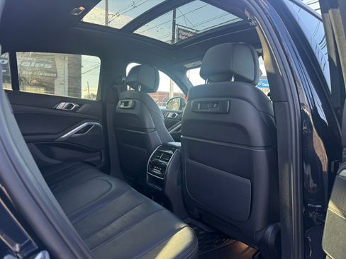 Used 2022 BMW X6 xDrive40i w/ M Sport Package image 24