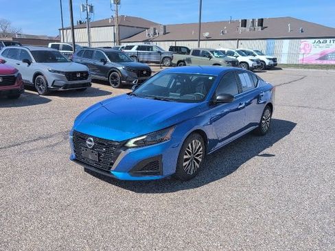 Used 2025 Nissan Altima 2.5 SV image 14