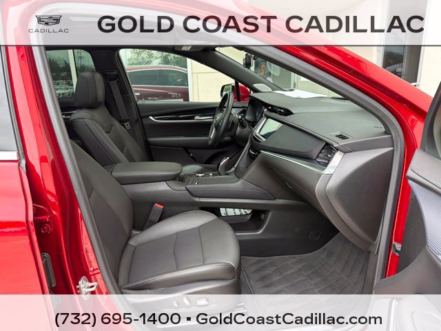 Used 2025 Cadillac XT5 Premium Luxury w/ Technology Package AWD/4WD image 7