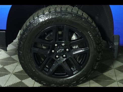 Used 2025 Chevrolet Silverado 1500 LT Trail Boss w/ Convenience Package II AWD/4WD image 26