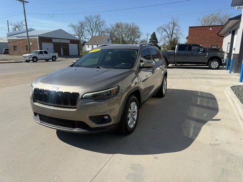 Used 2019 Jeep Cherokee Latitude w/ Popular Appearance Group AWD/4WD image 3