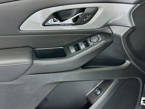 Used 2023 Chevrolet Traverse LT w/ Rear Camera Mirror Package image 15