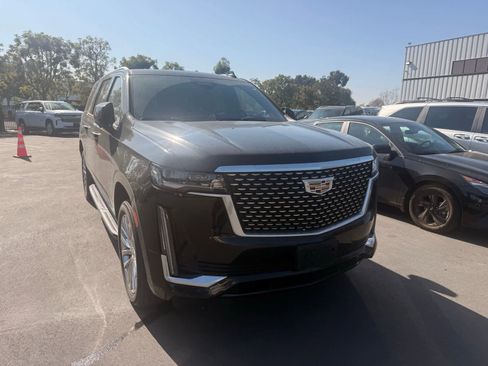 Used 2023 Cadillac Escalade ESV Premium Luxury image 2