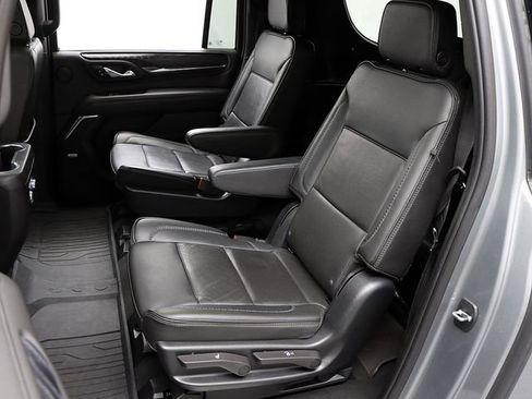Used 2023 GMC Yukon XL Denali image 11
