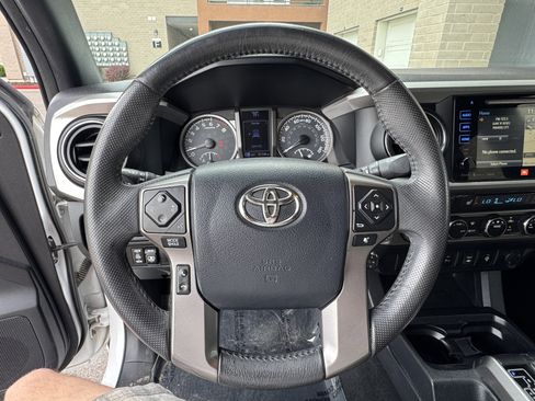Used 2017 Toyota Tacoma Limited w/ Tow Package AWD/4WD image 22