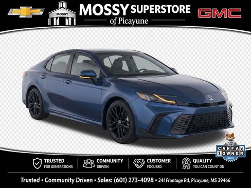 Used 2025 Toyota Camry SE w/ Convenience Package FWD image 2