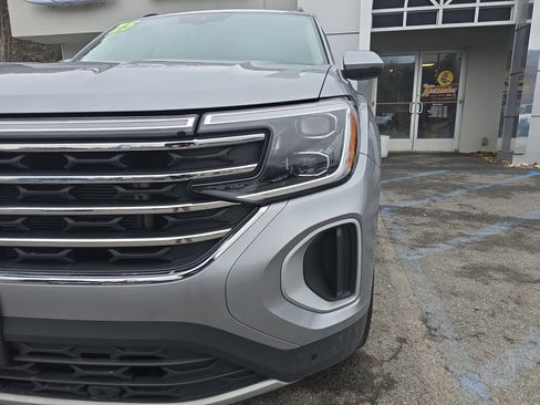 Used 2025 Volkswagen Atlas SE image 10