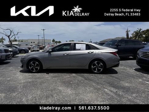 Used 2023 Hyundai Elantra Limited w/ Cargo Package FWD image 5