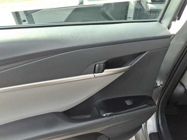 Used 2025 Toyota Camry SE FWD image 6