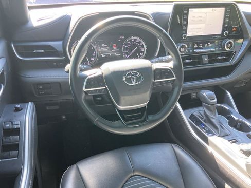 Used 2022 Toyota Highlander XSE AWD/4WD image 15
