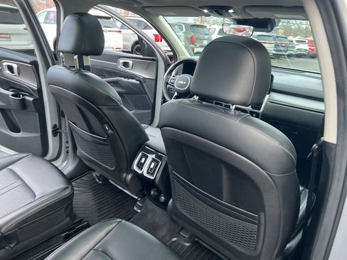 Certified 2022 Kia Sorento SX image 16