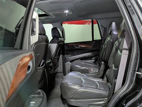 Used 2016 Cadillac Escalade Luxury image 20