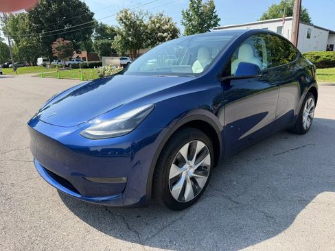 Used 2023 Tesla Model Y Long Range AWD/4WD image 9