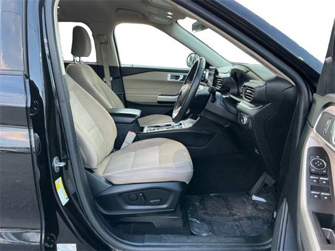 Used 2022 Ford Explorer XLT image 10