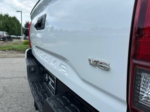 Used 2022 Toyota Tacoma SR5 AWD/4WD image 13