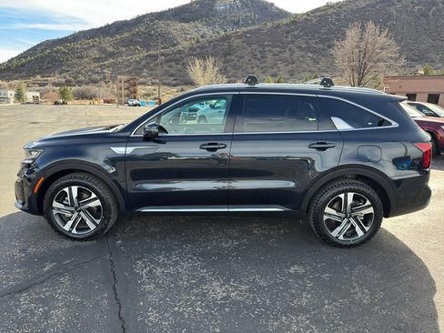 Used 2023 Kia Sorento EX image 4