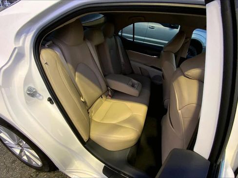 Used 2021 Toyota Camry LE image 19