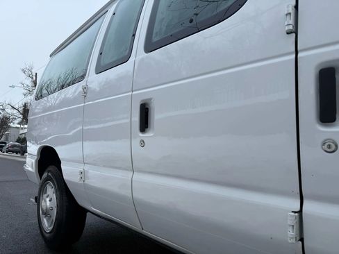 Used 2013 Ford E-350 and Econoline 350 XLT image 11