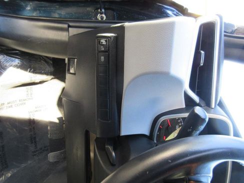 Used 2019 Toyota Corolla SE image 12