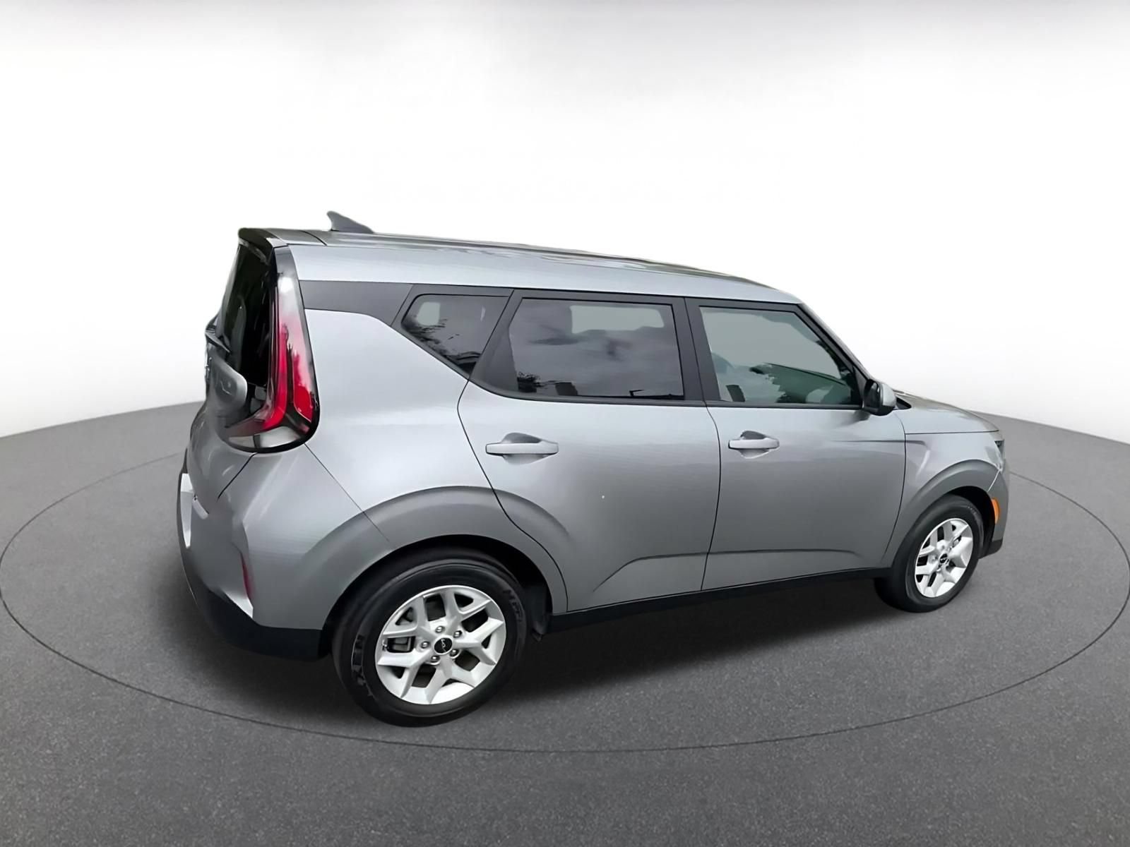Used 2025 Kia Soul LX w/ LX Technology Package FWD image 14