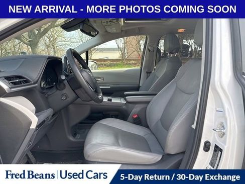 Used 2024 Toyota Sienna Limited image 10