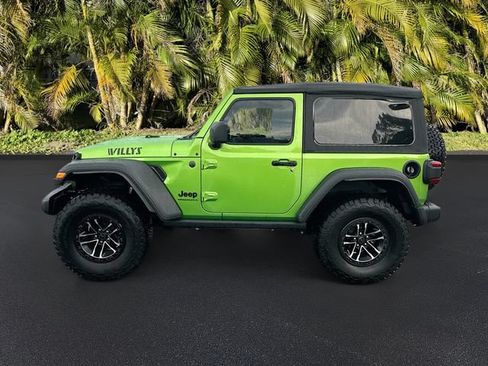 Used 2025 Jeep Wrangler Sport AWD/4WD image 9