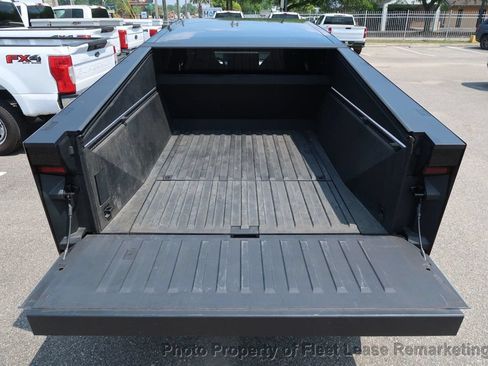 Used 2024 Tesla Cybertruck AWD Crew Cab image 18