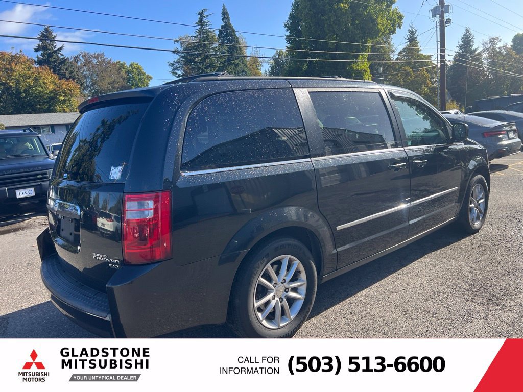 Used 2010 Dodge Grand Caravan SXT FWD image 5
