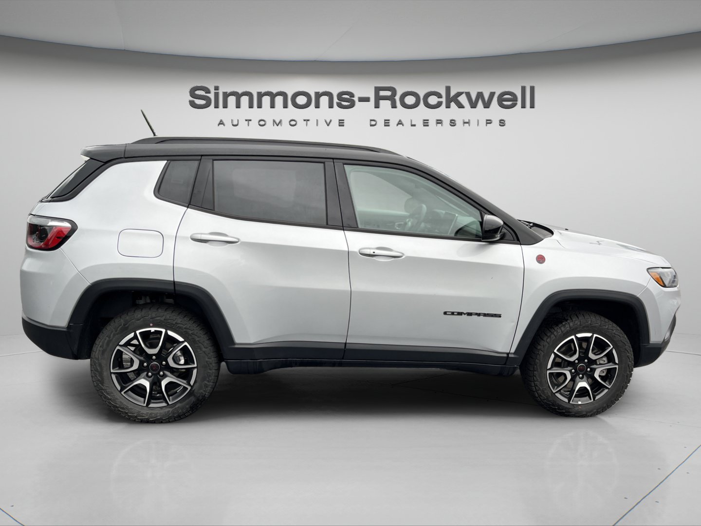 Used 2025 Jeep Compass Trailhawk AWD/4WD image 6