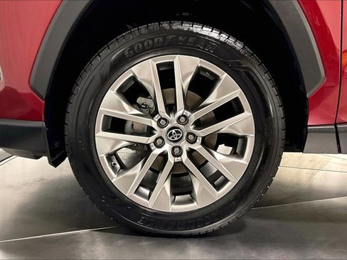 Used 2019 Toyota RAV4 XLE Premium w/ Cold Weather Package image 9