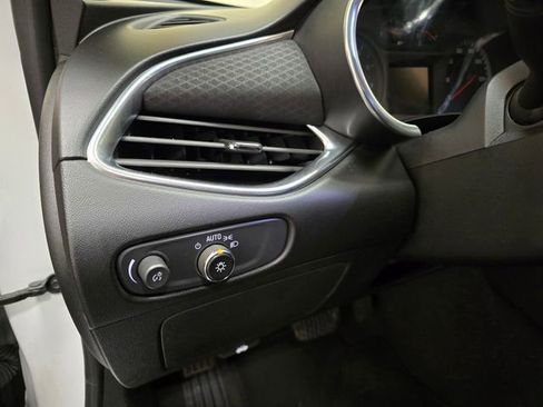 Used 2021 Chevrolet Malibu LT image 16