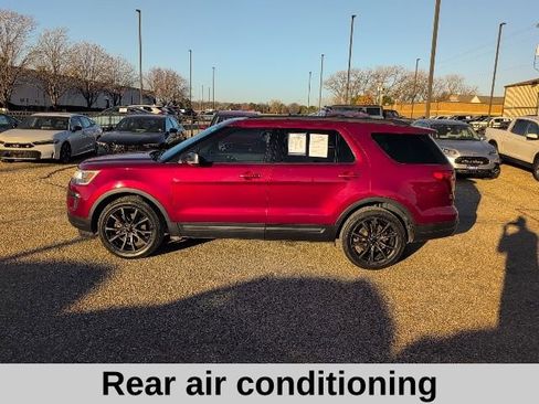 Used 2018 Ford Explorer XLT w/ Equipment Group 202A image 3
