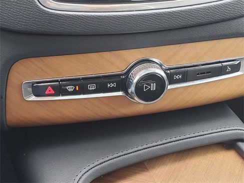 Certified 2024 Volvo XC90 T8 Plus w/ Protection Package Premier image 26