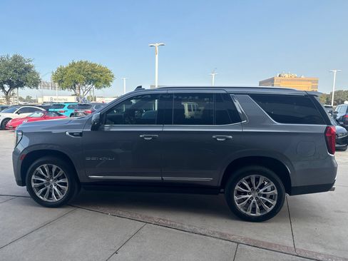 Used 2022 GMC Yukon Denali RWD image 3