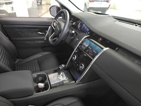 Used 2023 Land Rover Discovery Sport SE image 11
