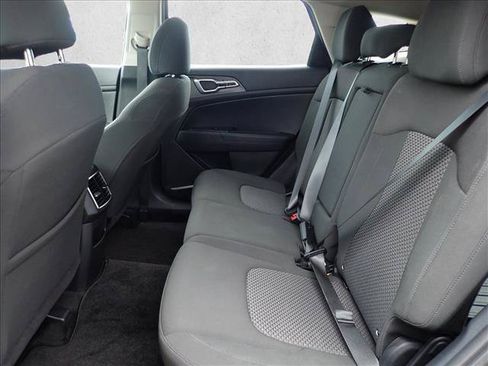 Used 2025 Kia Sportage LX FWD image 9
