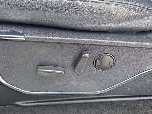 Used 2023 Ford F250 Lariat w/ Black Appearance Package image 14