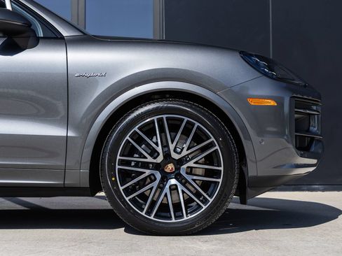 Certified 2026 Porsche Cayenne E-Hybrid AWD/4WD image 13