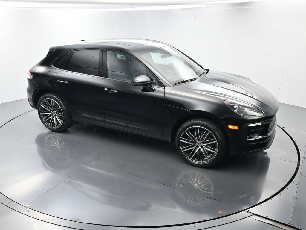 Certified 2025 Porsche Macan AWD/4WD image 41