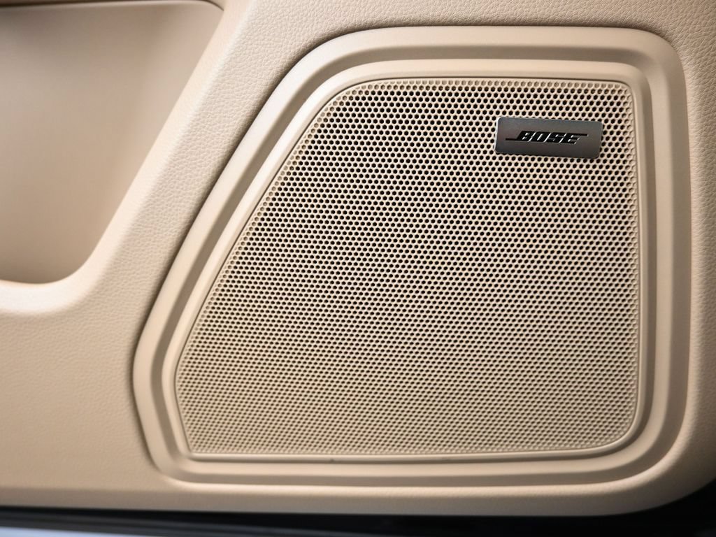 Certified 2026 Porsche Macan AWD/4WD image 17