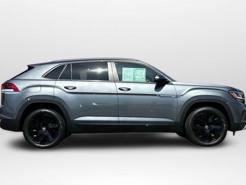 Used 2020 Volkswagen Atlas Cross Sport SE w/ Towing Package image 4