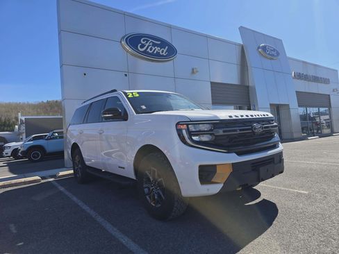 Used 2025 Ford Expedition Tremor AWD/4WD image 1