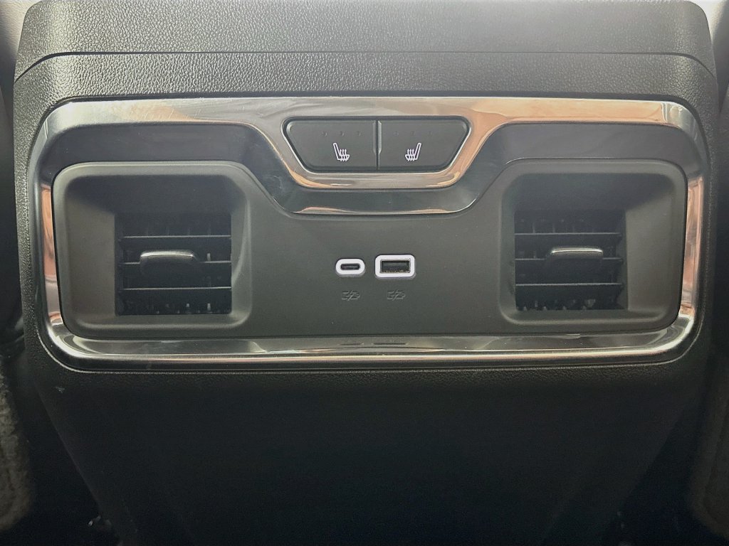 Certified 2024 GMC Sierra 3500 Denali Ultimate AWD/4WD image 31