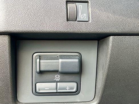 Used 2024 Chevrolet Colorado Trail Boss w/ Technology Package image 10