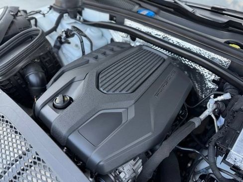 Certified 2026 Porsche Macan AWD/4WD image 40