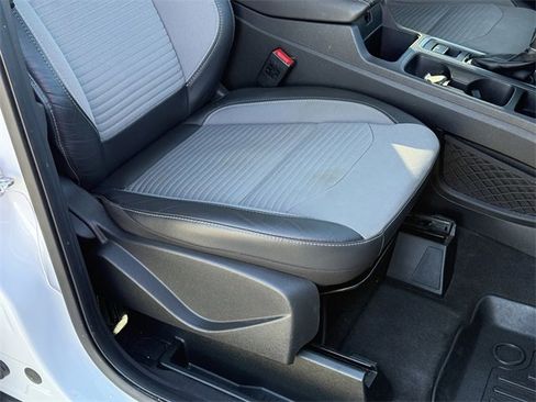 Used 2019 Ford Escape SE image 18