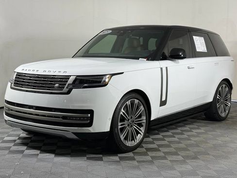 Used 2025 Land Rover Range Rover SE AWD/4WD image 2