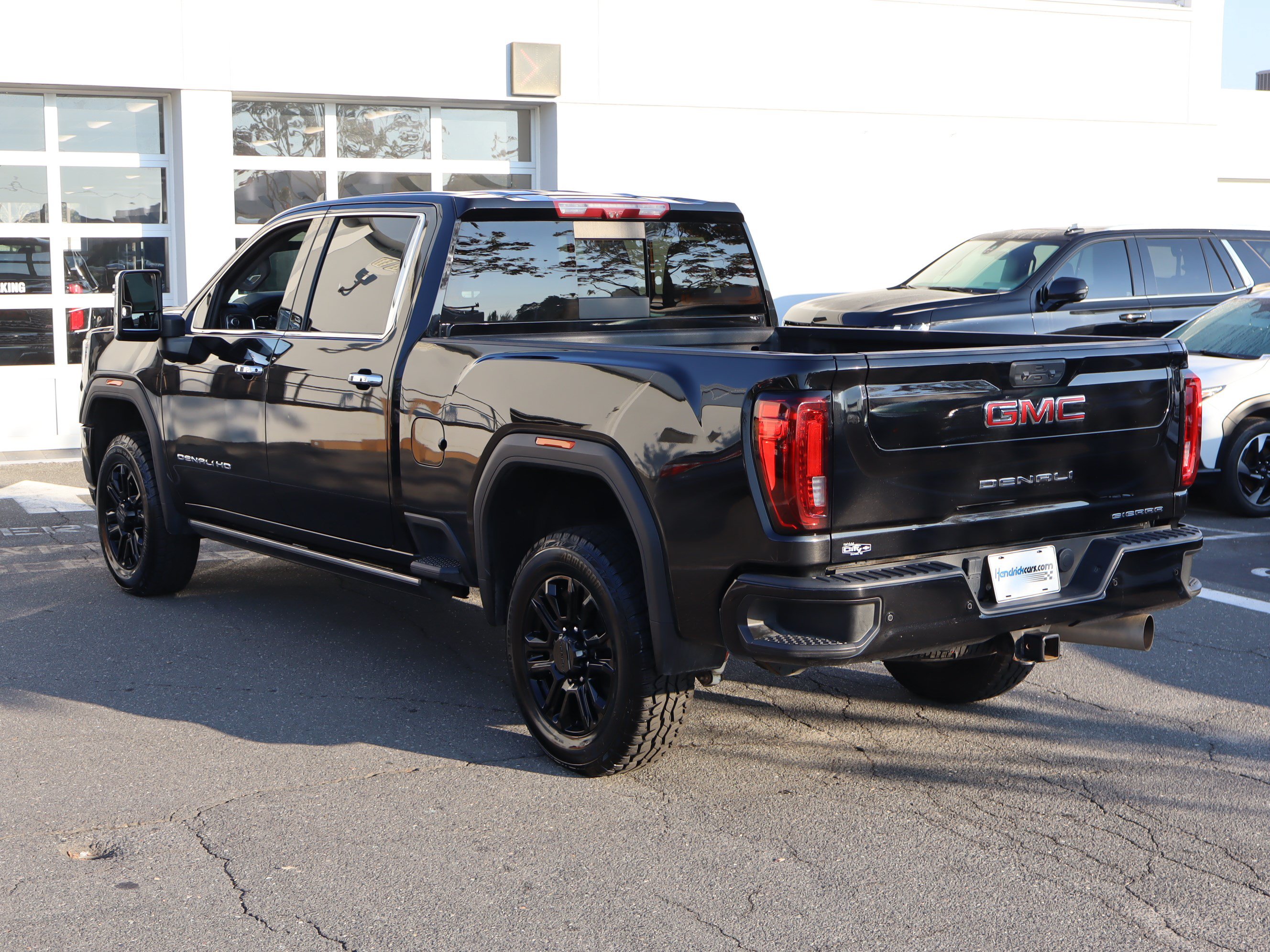 Used 2023 GMC Sierra 2500 Denali w/ Denali Black Diamond Edition AWD/4WD image 9