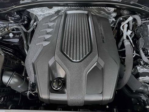 Certified 2025 Porsche Macan image 32