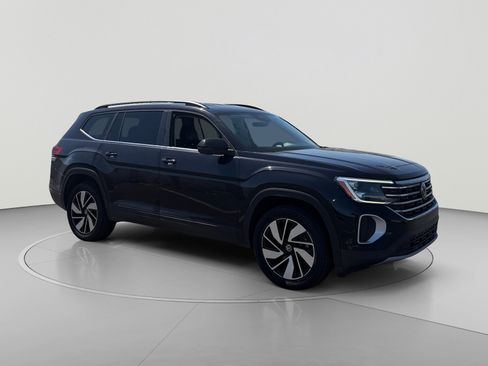 Used 2025 Volkswagen Atlas SE FWD image 7
